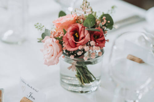 Die Tischdecko auf einer Hochzeit in Meerbusch als Detailaufnahme. Bresser-Photography - Hochzeitsfotograf Neuss - Hochzeit - Hochzeitsfotos
